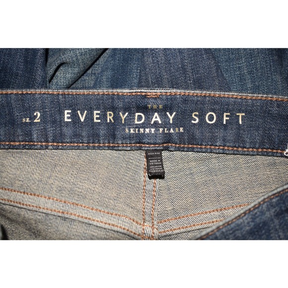 WHITE HOUSE BLACK MARKET $98 Curvy Everyday Soft Denim Beaded Flare Jean Size 2 - Picture 4 of 4